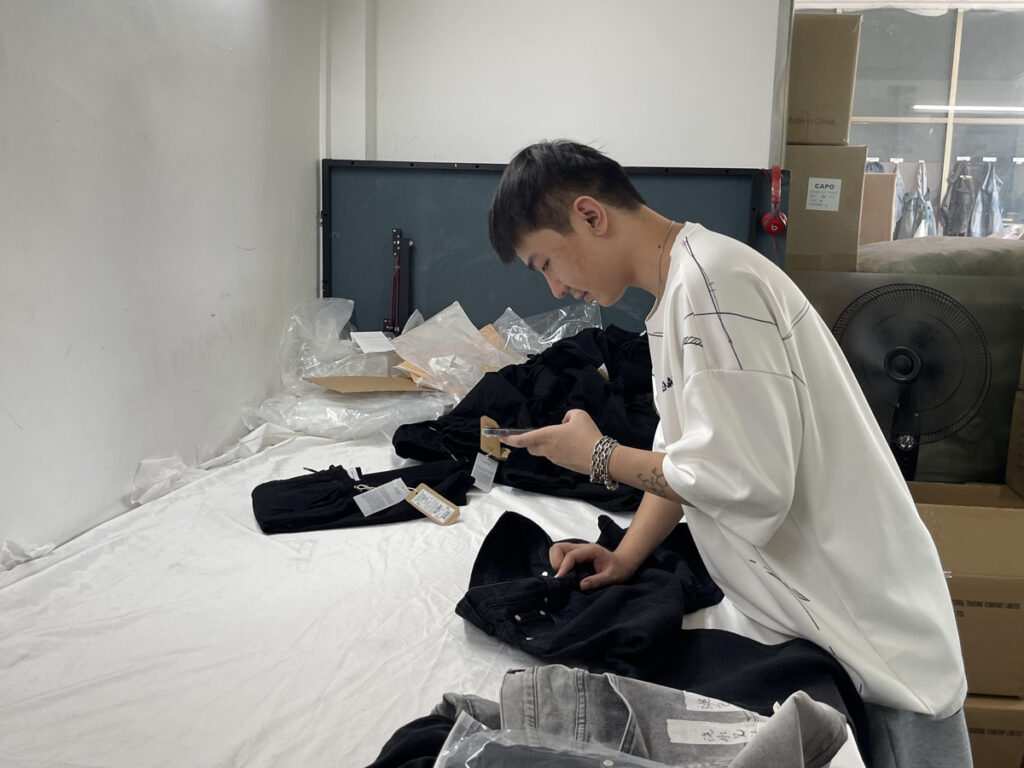 On-site AQL 2.5 clothing inspection at a verified custom streetwear manufacturer China to eliminate apparel quality control issues.