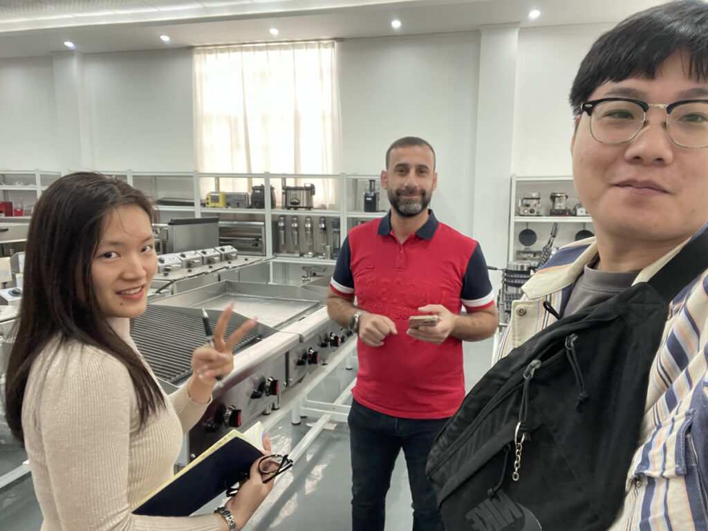 Professional Guangzhou sourcing agent visit factory directly after the Canton fair for audit factory in the showroom