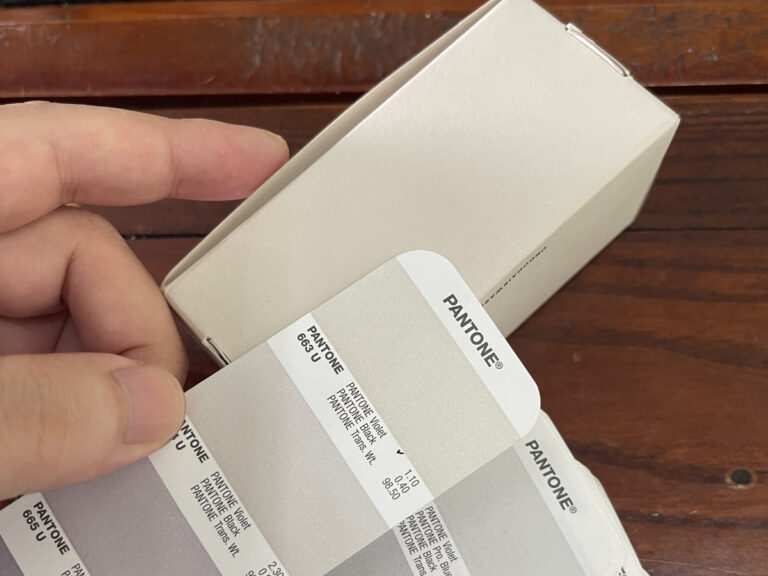 Help to confirm the coating color during mid-production inspection in a Foshan furniture factory